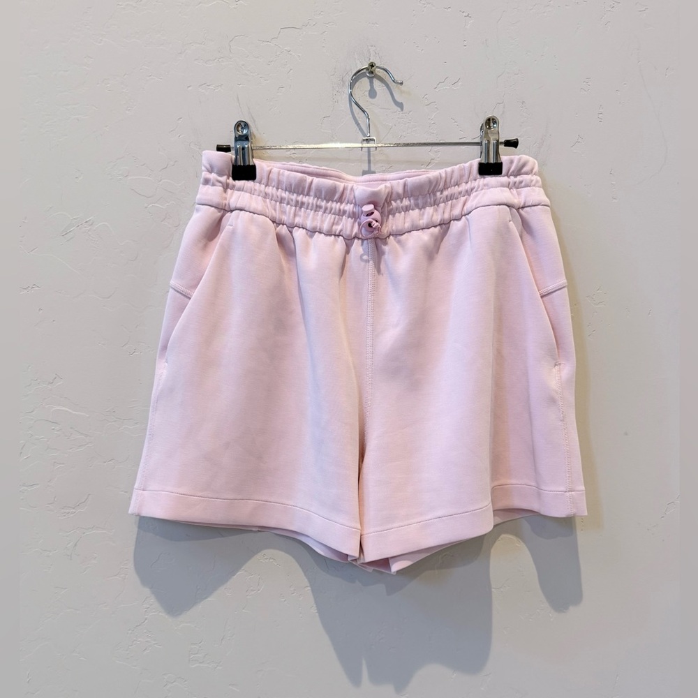Lululemon Softstreme High-Rise Short 4" Strawberry Milkshake, Size 6 - Picture 3 of 13